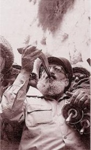 Rav Goren shofar at Kotel, 67